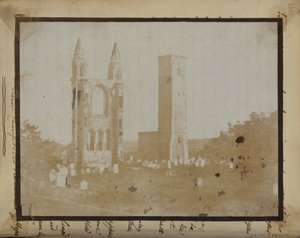 Tour de Saint-Régulus et le pignon est de Saint-Andrews depuis le nord-ouest